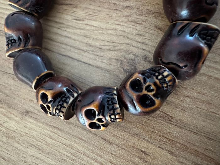 Bracelet perle tête de mort marron foncé - photo numéro 2