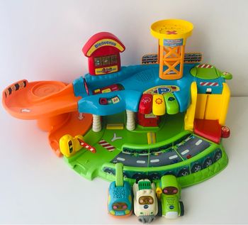 Garage interactif Tut Tut Bolides avec 3 véhicules interactifs Vtech
