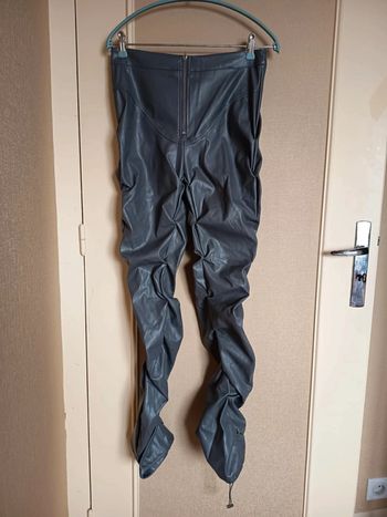 Pantalon skaï. Très bonne qualité. Marque shein