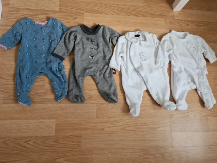Lot pyjamas 1 mois