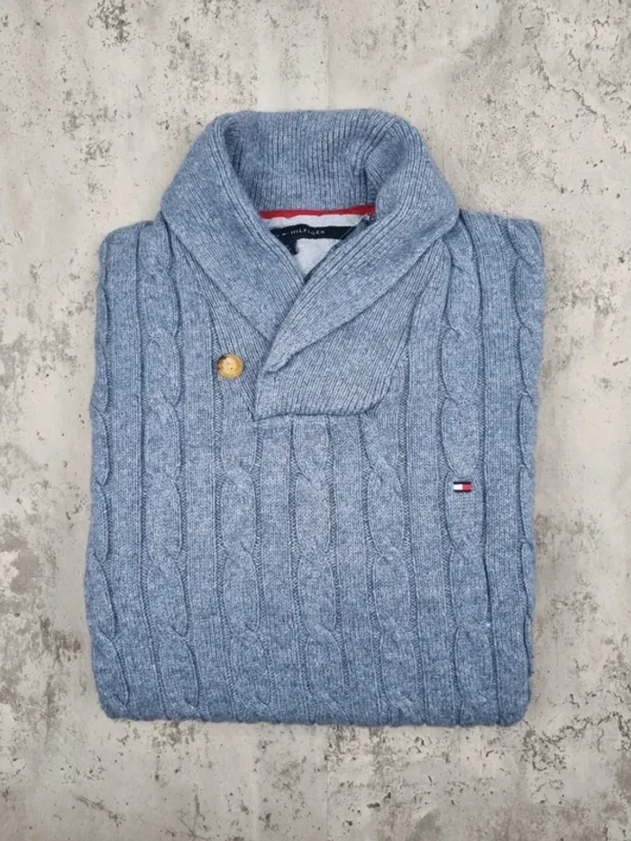 Pull torsadé col châle Tommy Hilfiger bleu clair, L Hommes (mesures en photos) - photo numéro 2