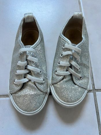 Petite basket paillette vertbaudet taille 26