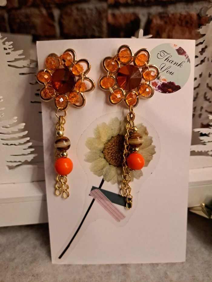 Boucles d'oreilles pendante strass orange avec perles - photo numéro 3
