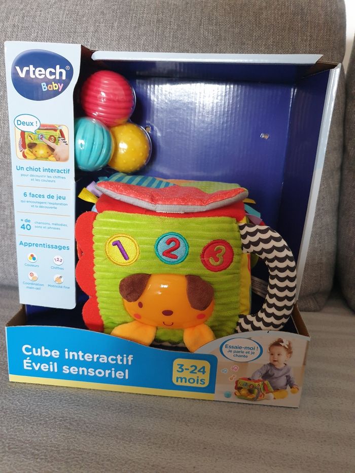 Cube interactif éveil sensoriel Vtech