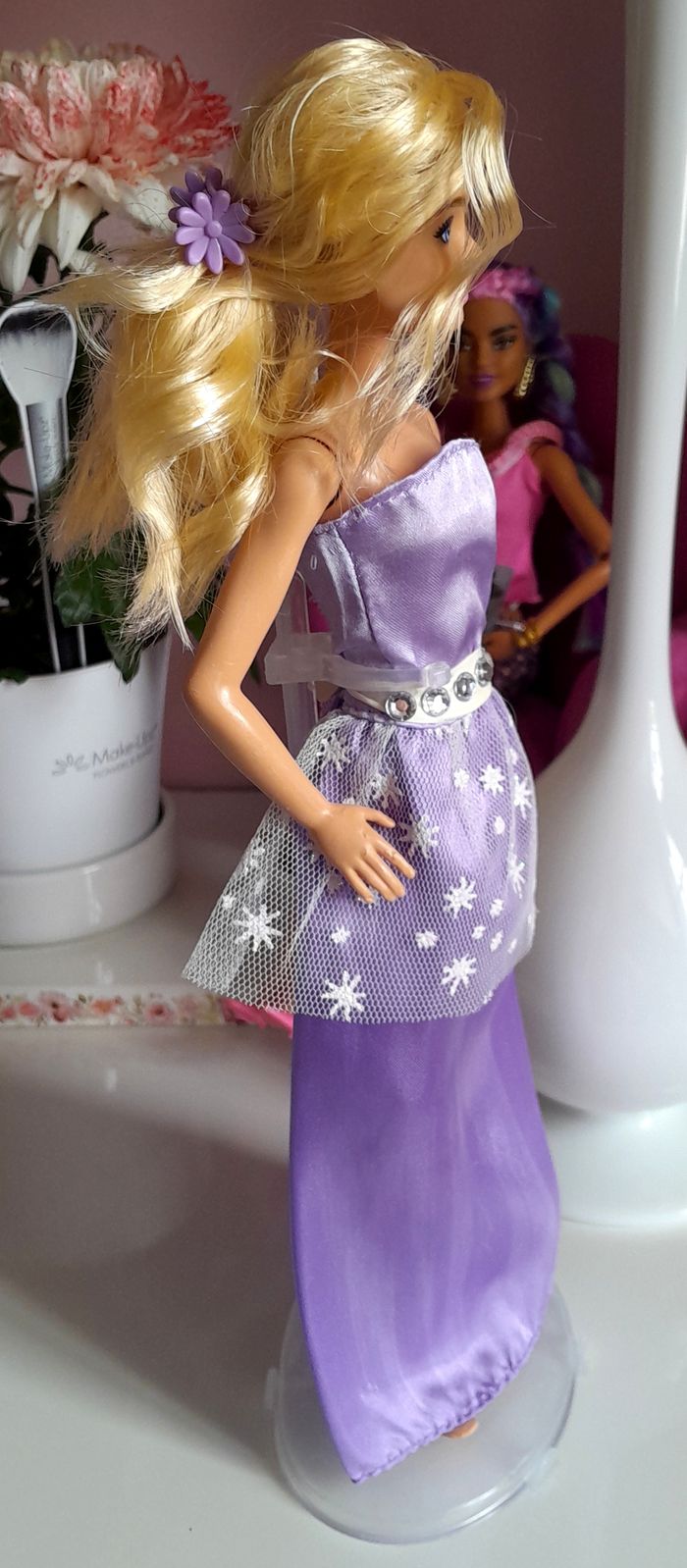 barbie blonde en robe de princesse lila - photo numéro 4