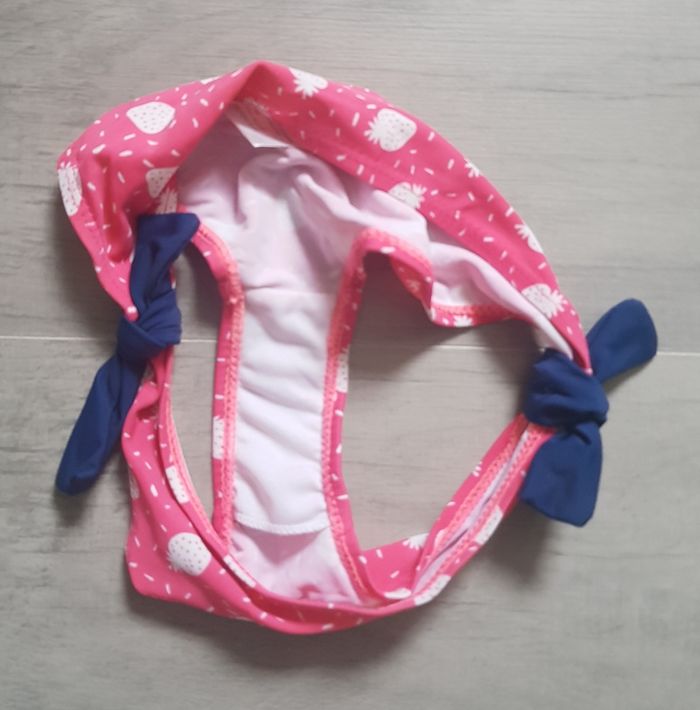 Maillot/slip de bain fille 8 ans - photo numéro 2