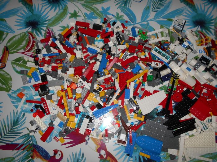 Lot Légo vrac + figurines + notices - photo numéro 2