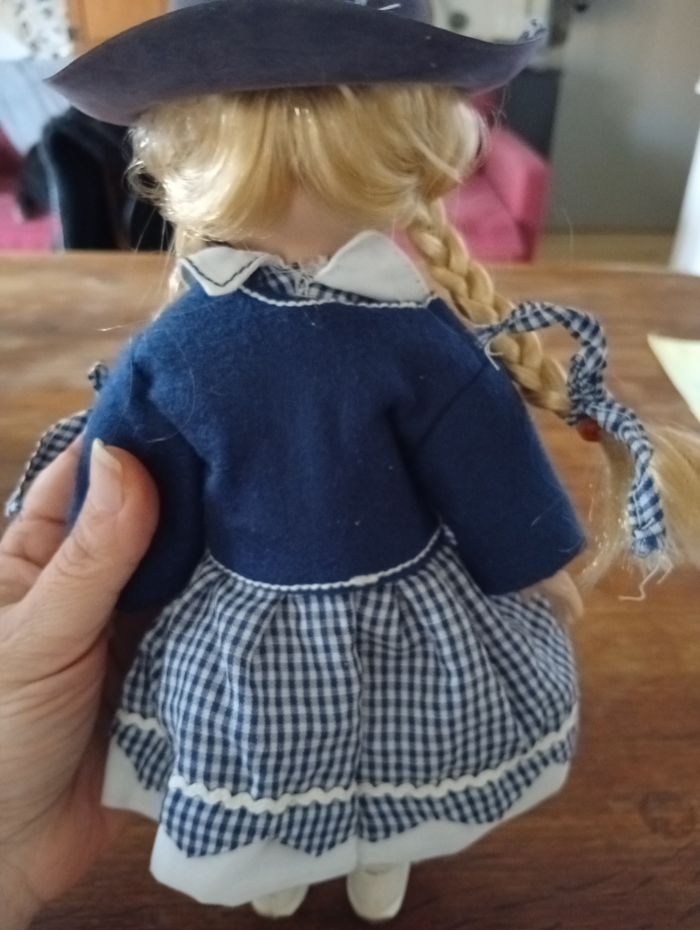 Poupée de collection tête en porcelaine - photo numéro 4