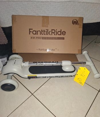 Trotinette électrique pour petite fille