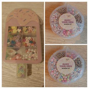 Lot de boîtes de perles