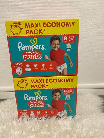 2 cartons de couches Pampers taille 8