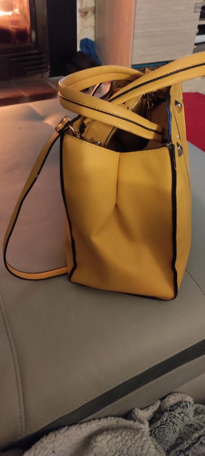 Sac à main jaune moutarde très bon état - photo numéro 3