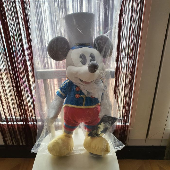 Mickey Main Attractions 8/12 Disney