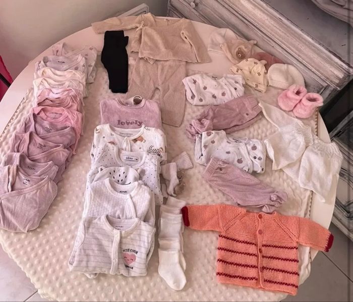 Lot vêtements bébé fille 1 mois