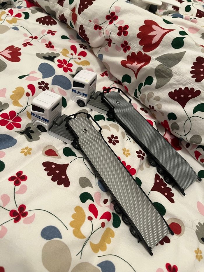 Lot de 2 camions de police - photo numéro 2