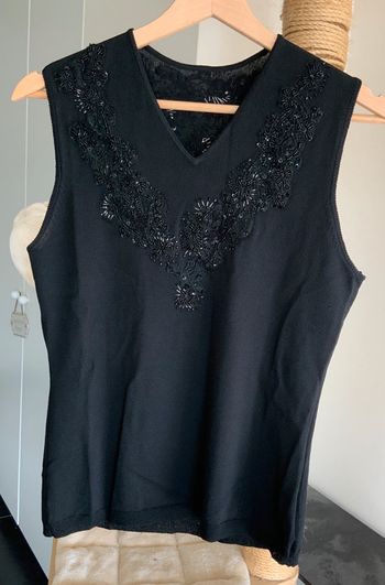 Pull sans manches noir avec brillants taille L excellent état