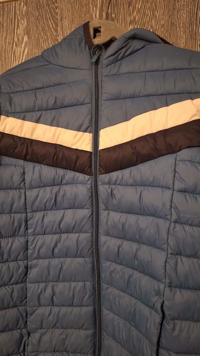 Doudoune légère déperlante bleu et blanc à capuche - photo numéro 4