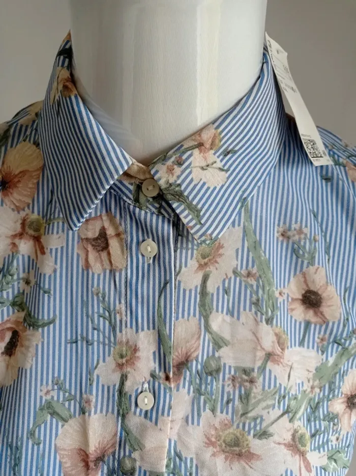 Haut débardeur bleu imprimé fantaisie rayures et fleurs neuf avec étiquette T.L H&M - photo numéro 2