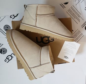 UGG Classic Ultra Mini Boots Femme  Taille 39