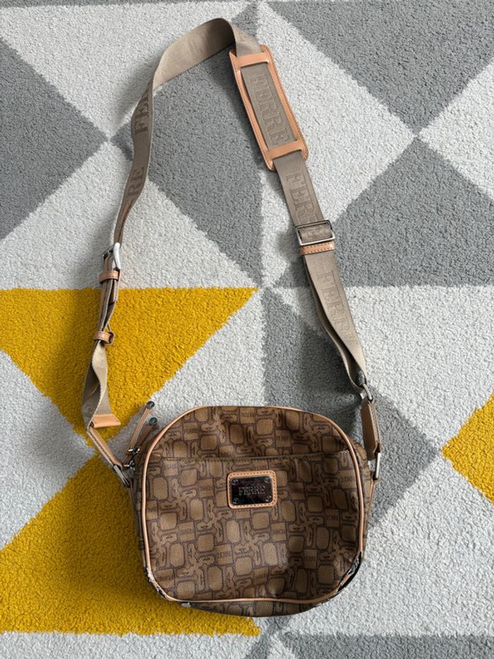 Sac à bandoulière en toile enduite Ferre | Beige et marron | 24 X 20 cm