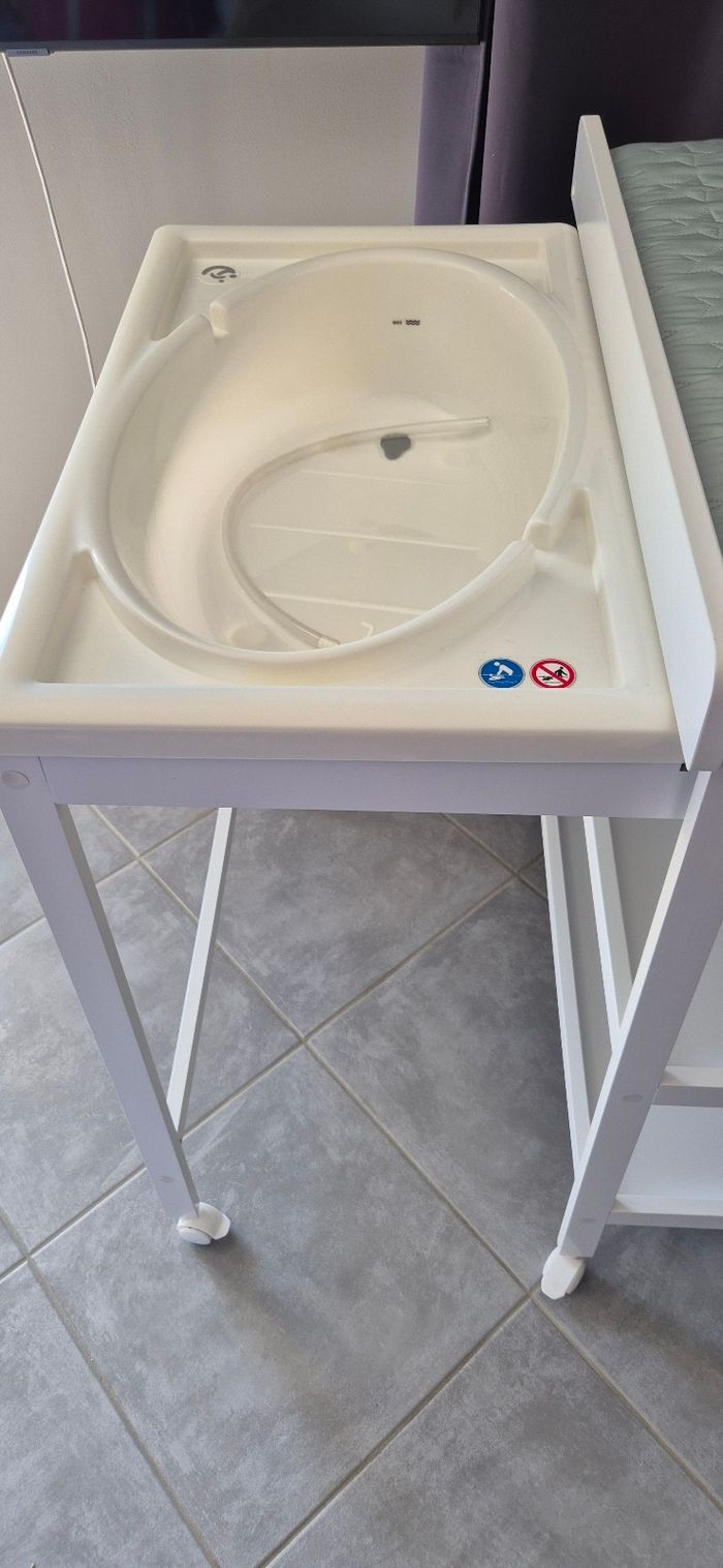 Table à langer avec baignoire - photo numéro 4