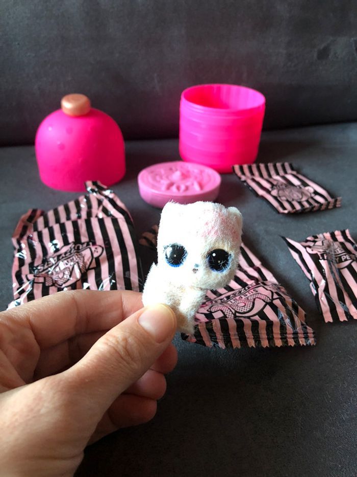 LoL surprise Ice Barker Fuzzy pet