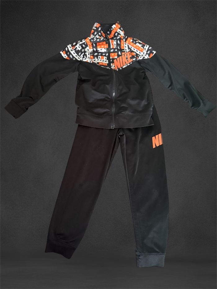 Sûrvetement Nike Noir et Orange - photo numéro 3