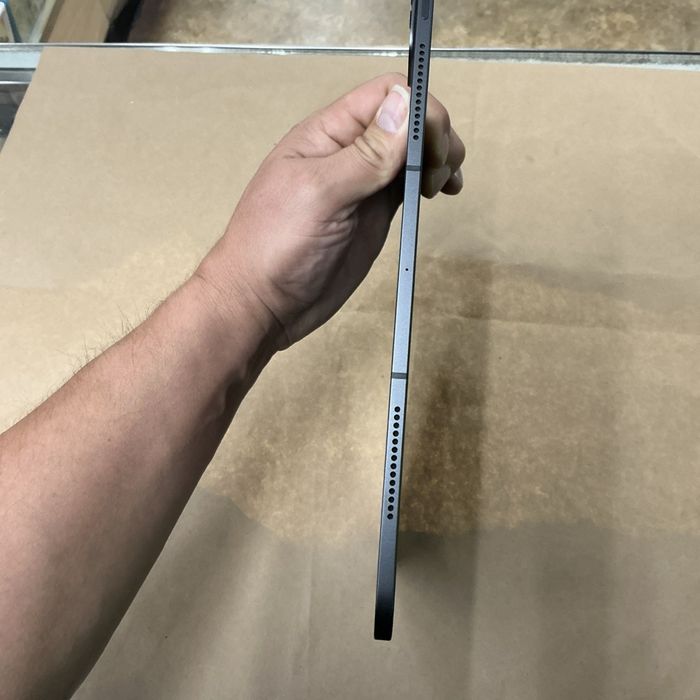 Apple iPad Pro 13 pouces M4 A2926 256 Go, Wi-Fi + 5G, 13 pouces, débloqué, batterie 100% en parfait - photo numéro 4