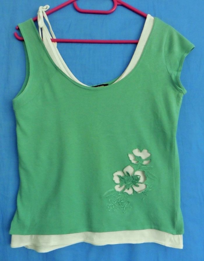 T shirt vert et creme. Ten & co. Coton. Taille 38