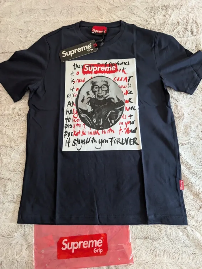 T-shirt supreme. Neuf. Taille L