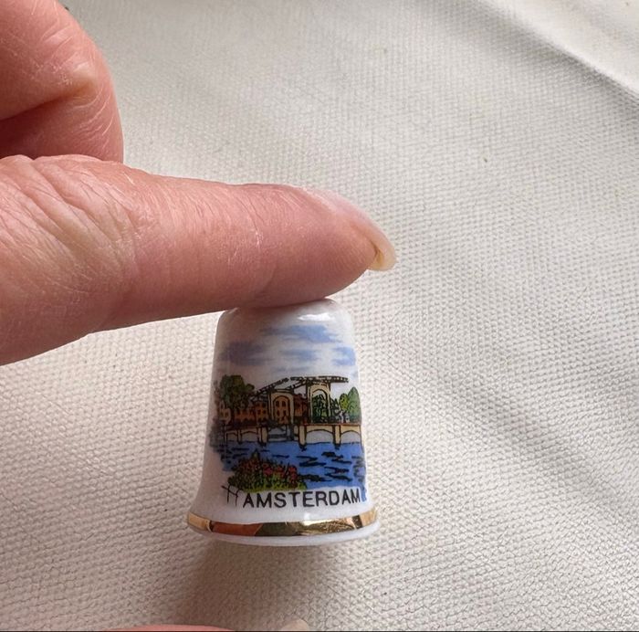 Dé à coudre en porcelaine Amsterdam en parfait état - photo numéro 4