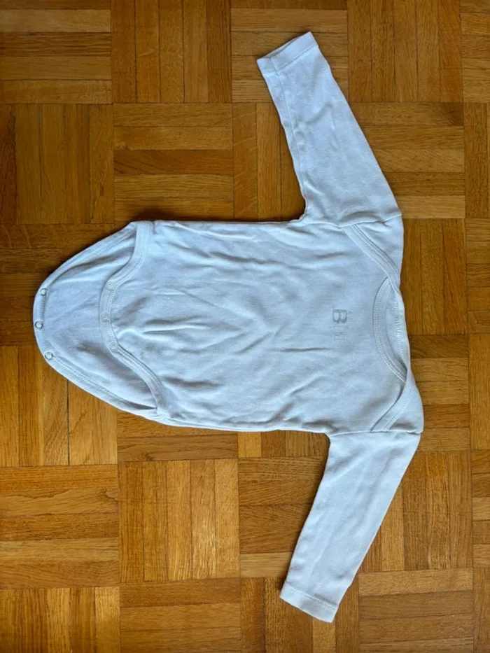 Lot de 3 bodies manches longues 6 mois très bon état - photo numéro 8