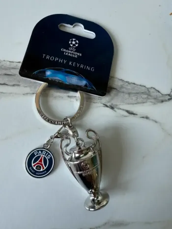 Porte-clés PSG 🏆 Édition Collector “Vainqueur Ligue des Champions” en rupture de stock partout - photo numéro 3