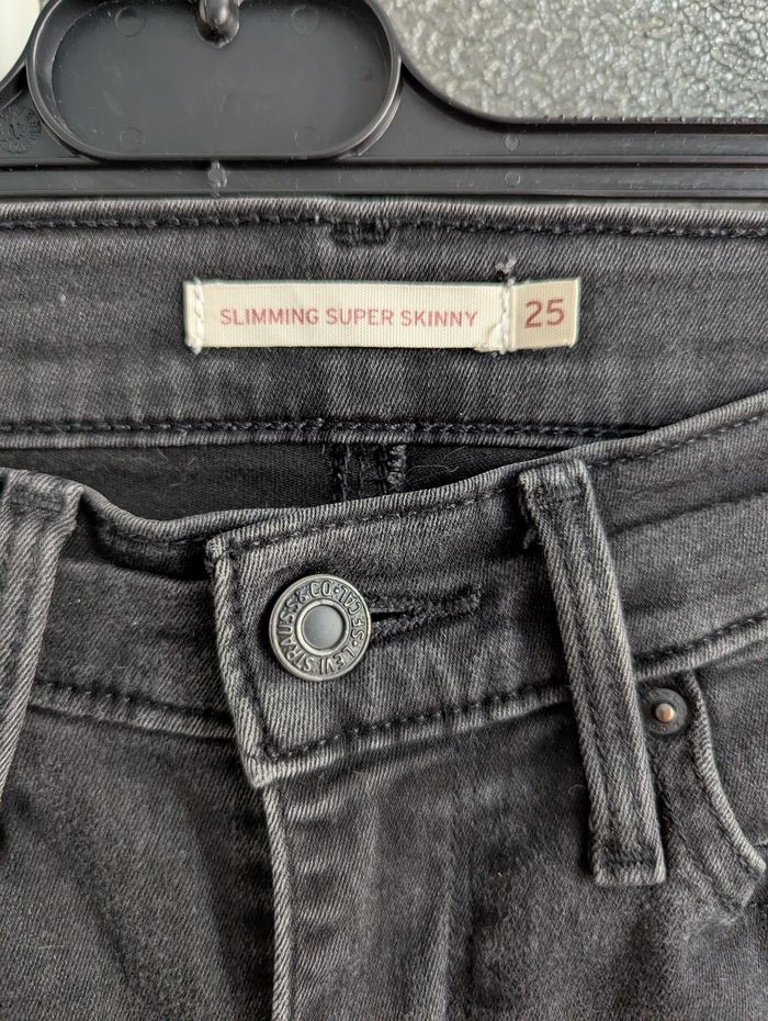 Jean levi's noir taille 34 slimming super skinny - photo numéro 3