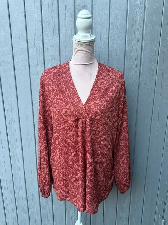 Blouse manches longues décolleté 46