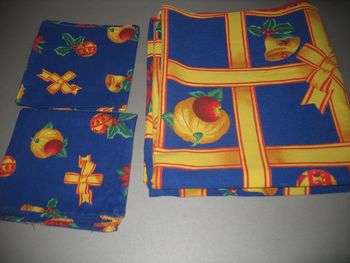 NAPPE OVALE BLEUE MOTIFS NOËL - 150 x 250 cm - n°03