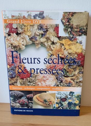 Le Grand Livre Des Fleurs Sechees Et Pressees.