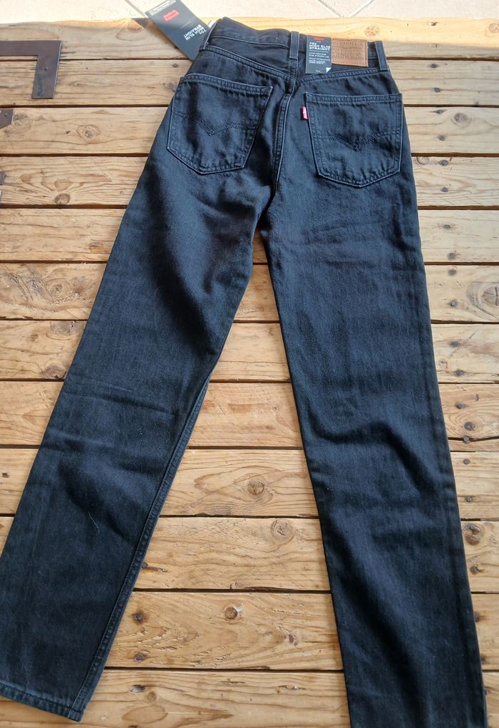 Jeans neuf Levis 70S high slim straight - photo numéro 4