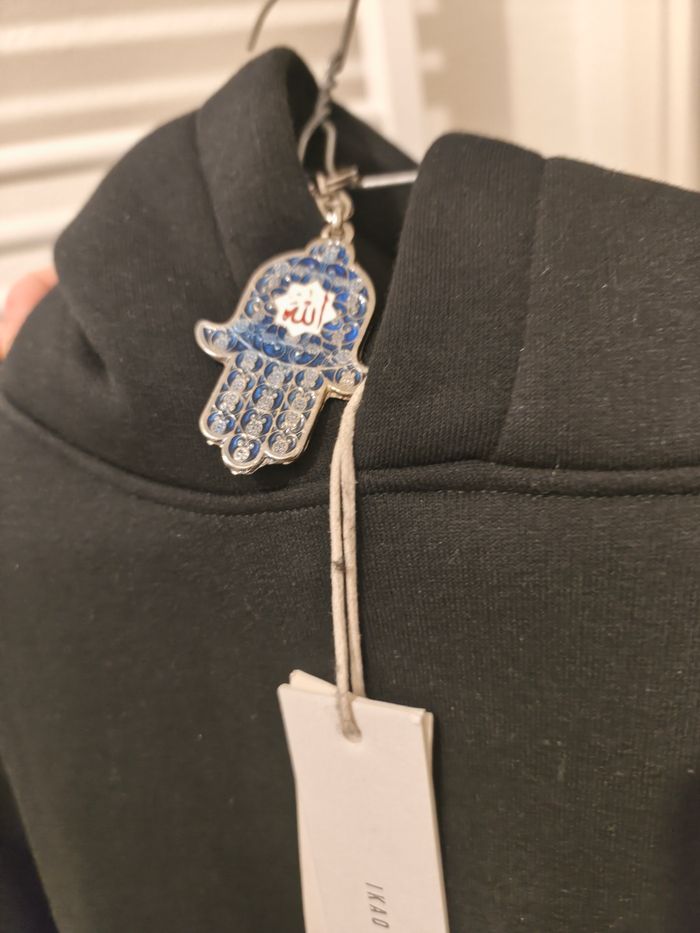 Pull à Capuche Malcom X Neuf Aucun Défaut Aucune Tâche État Parfait Médaillon De La Main De Fatma Compris - photo numéro 7