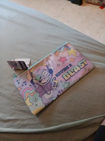 Trousse pochette neuve  stitch pas de vinted go