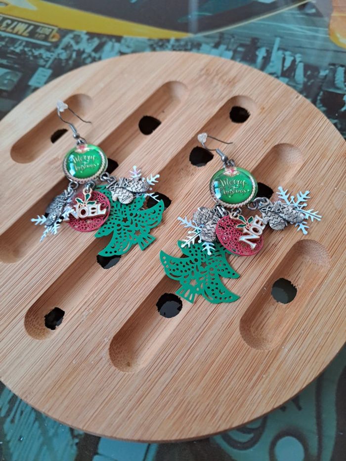 Jolies boucles d oreilles pendantes 8 cm Noël