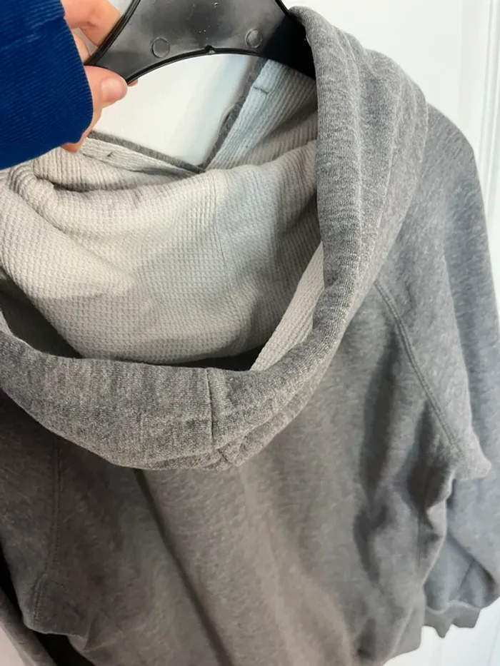Sweat à capuche gris - photo numéro 8