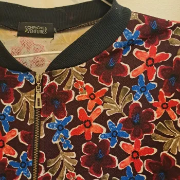 Veste légère à fleurs