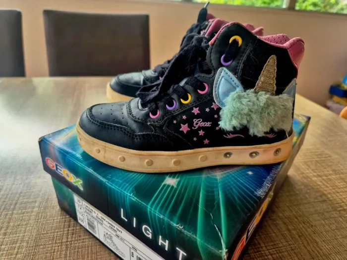 Baskets montantes Geox lumineuses 30 en très bon état - photo numéro 3