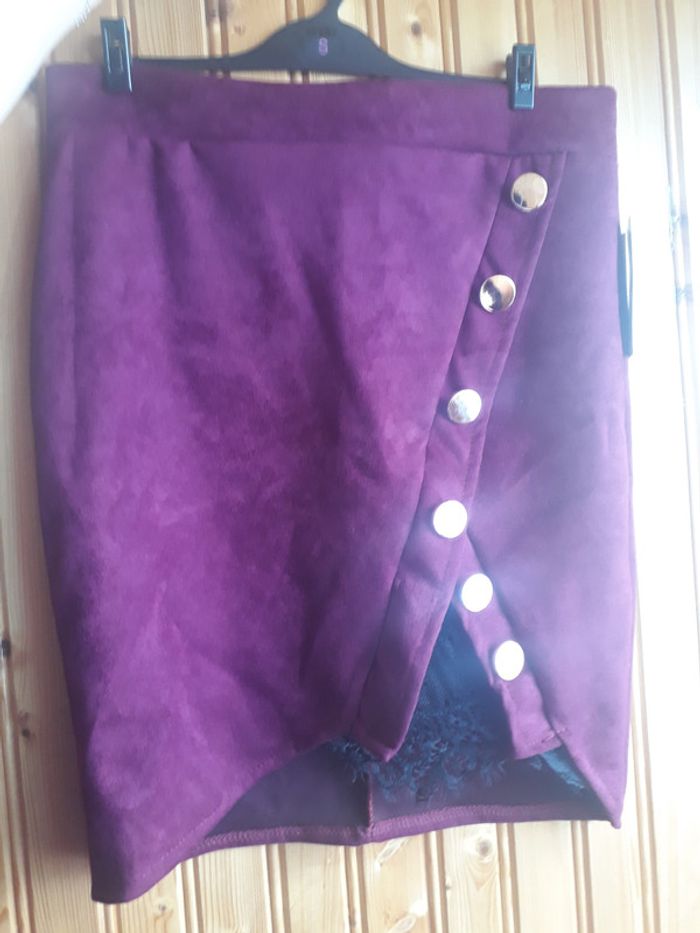 Jupe bordeau avec dentelle