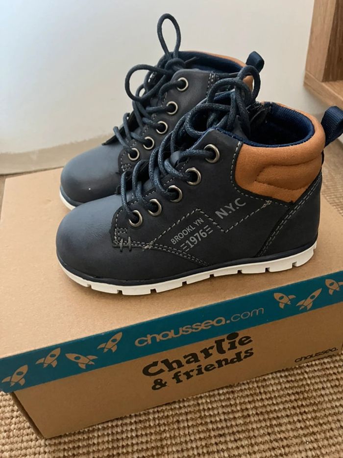 Chaussures enfant neuve Taille 22 - photo numéro 2