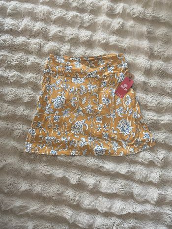 Jupe fleurie et courte de Sherpa