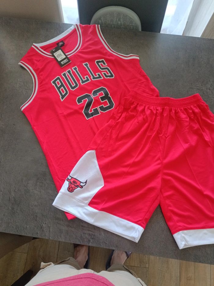 Tenue NBA Chicago Bulls Michael Jordan rouge. T.2xl