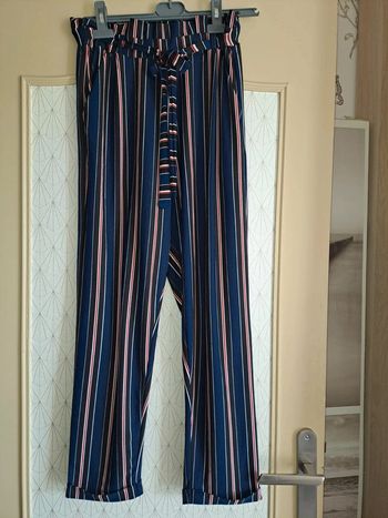Pantalon femme Jennyfer XS tbe rayé très légère erraillure invisible porté dernière photo