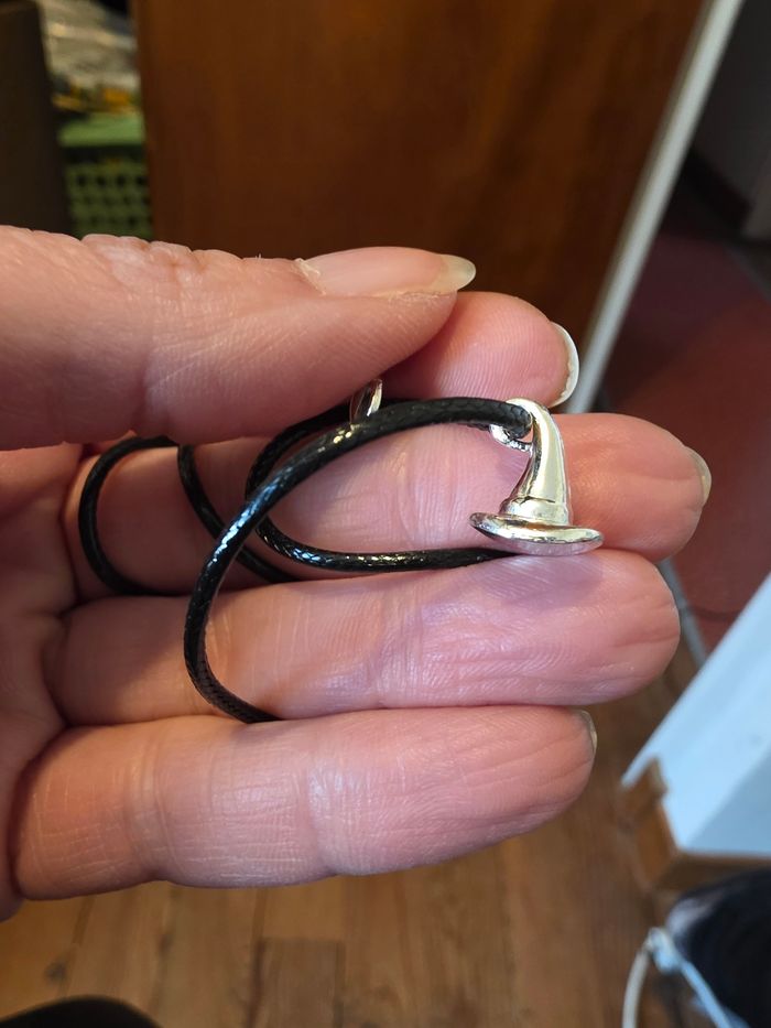 Collier avec chapeau de sorcière - photo numéro 3